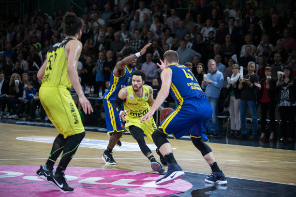 王艺迪在国 王艺迪在国